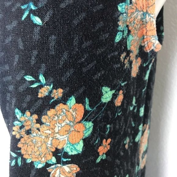 LulaRoe Joy Sleeveless Vest Small black floral - Picture 4 of 10